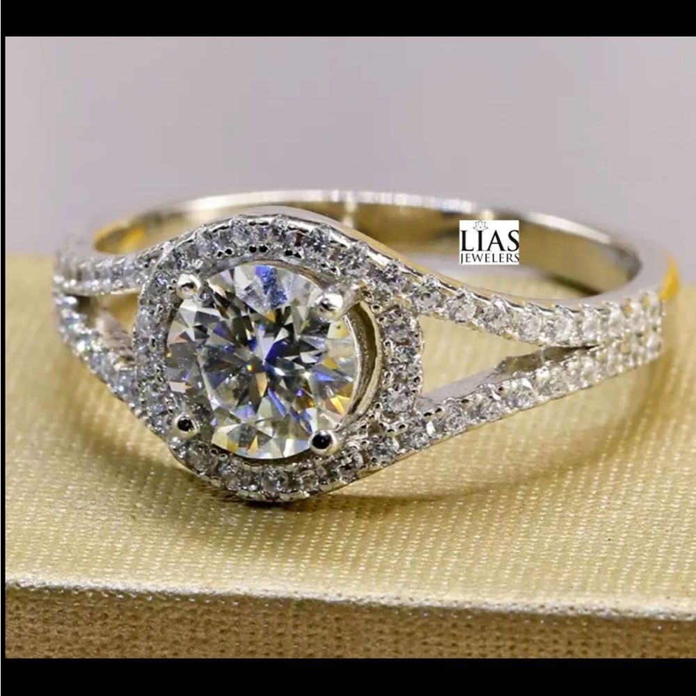 New 18k white gold engagement ring